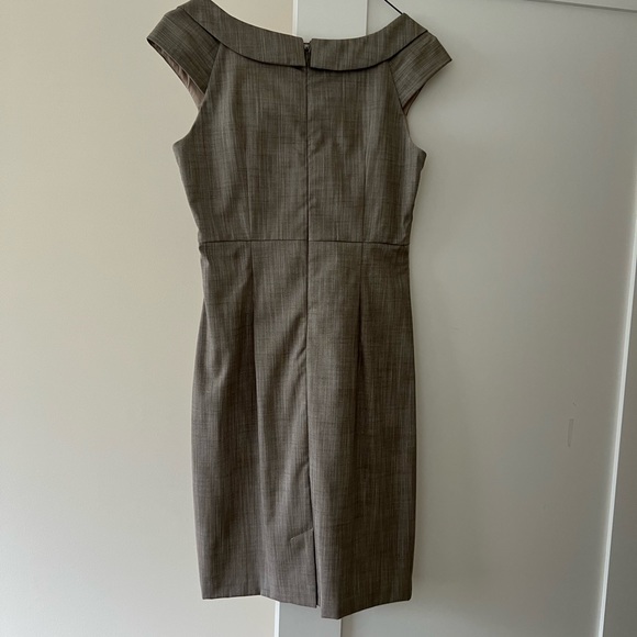 Women’s dress - Picture 3 of 3